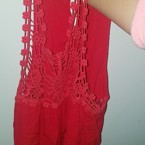 Red tank - Picture 2 of 2